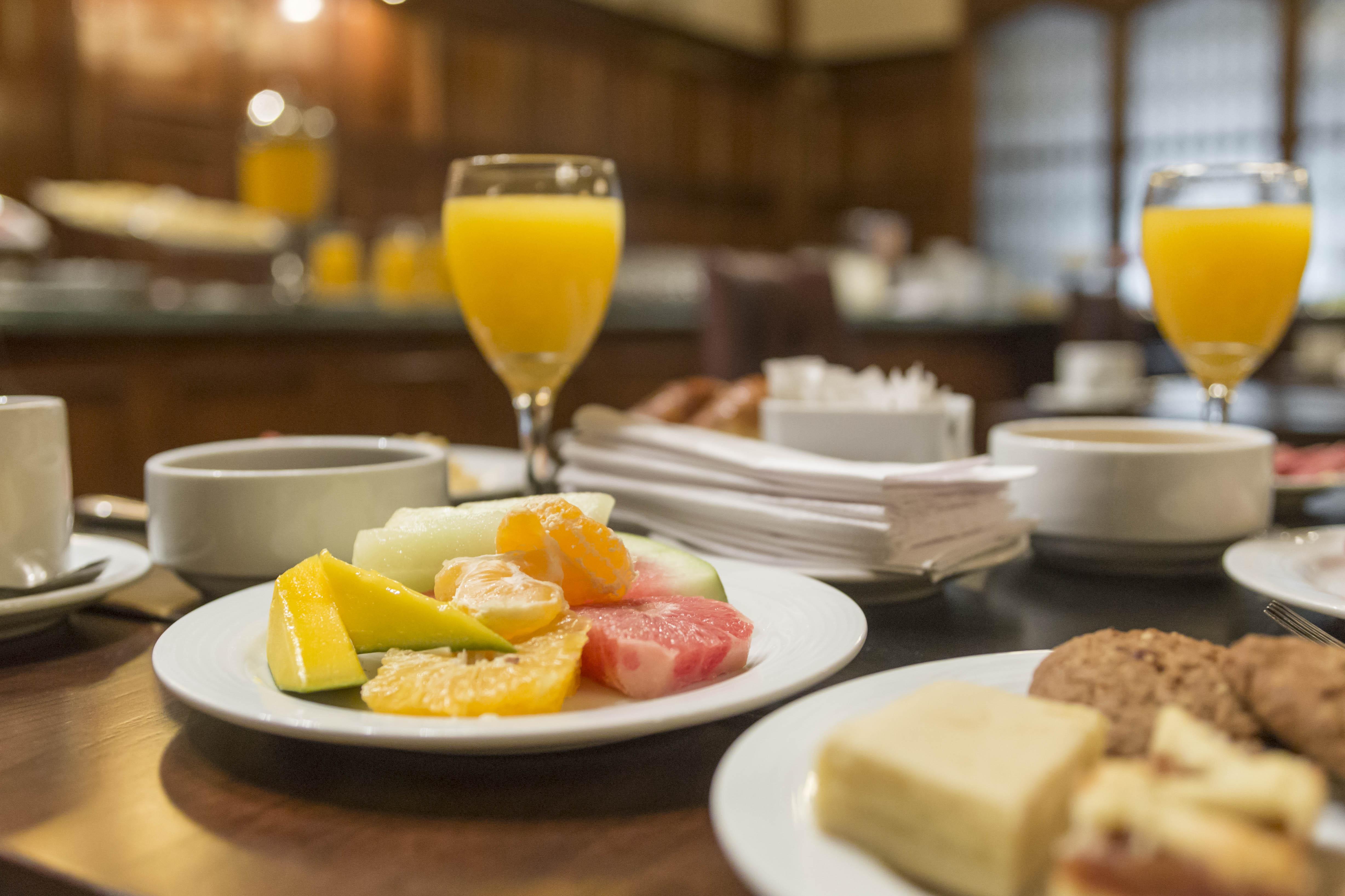 Claridge Hotel Buenos Aires Eksteriør billede A continental breakfast